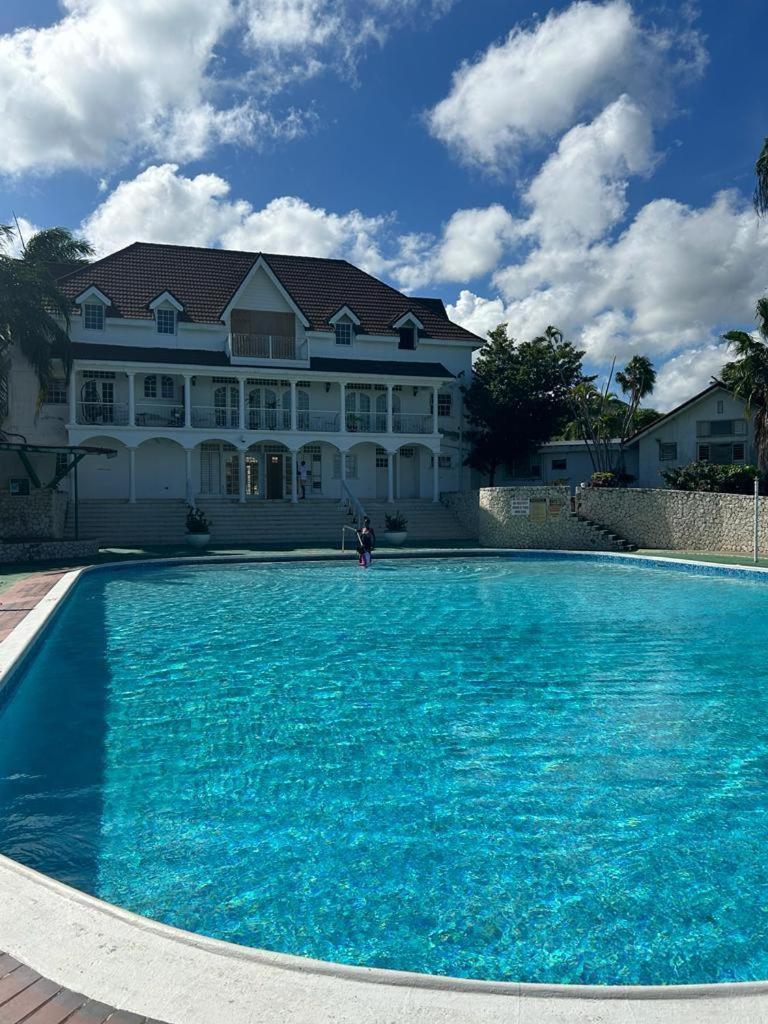 Sea Castles La Vue Apartment Montego Bay Exterior foto
