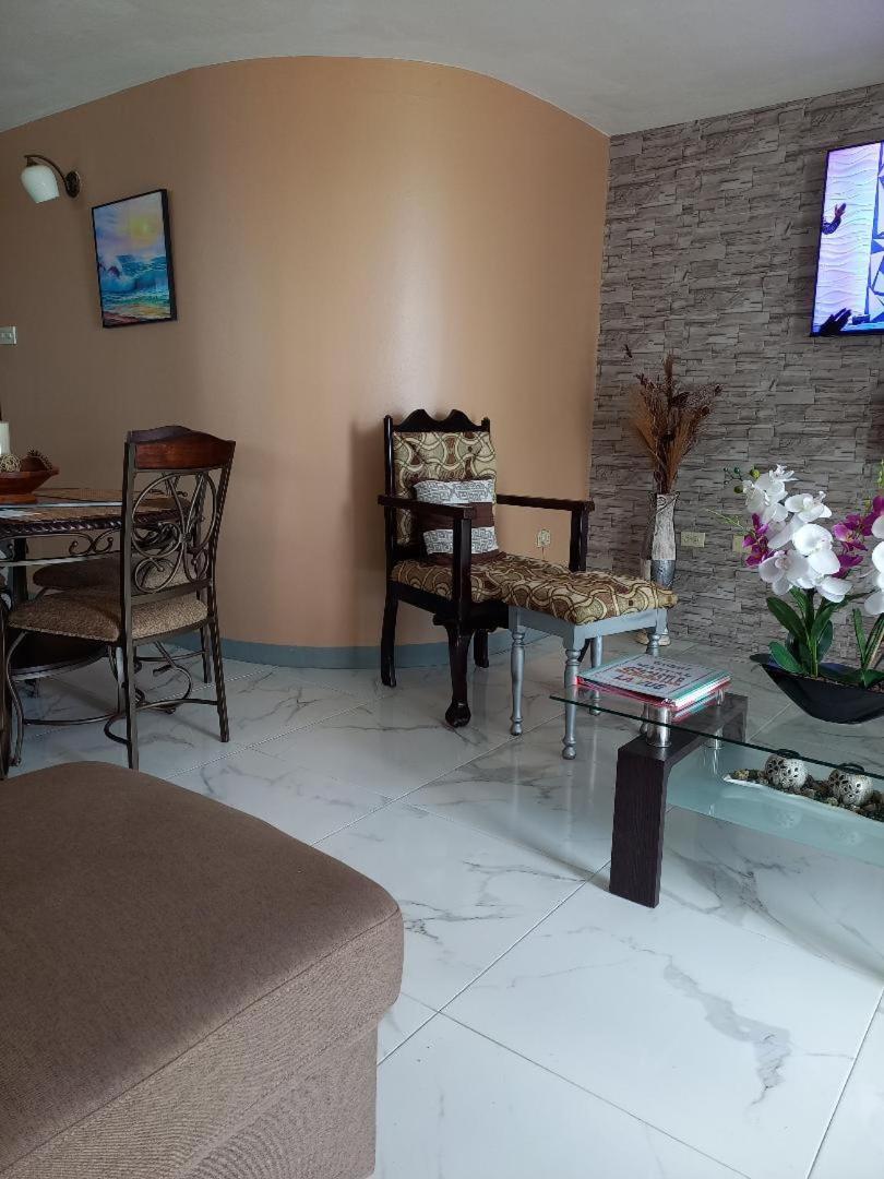 Sea Castles La Vue Apartment Montego Bay Exterior foto