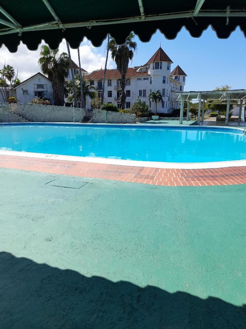 Sea Castles La Vue Apartment Montego Bay Exterior foto
